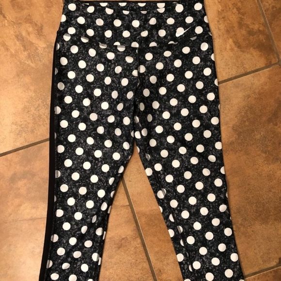 Nike cropped leggings - Picture 1 of 3